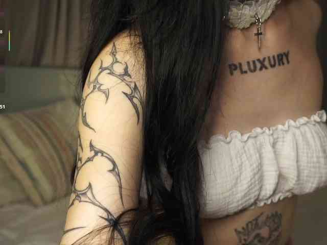 PLUXURY- webcam