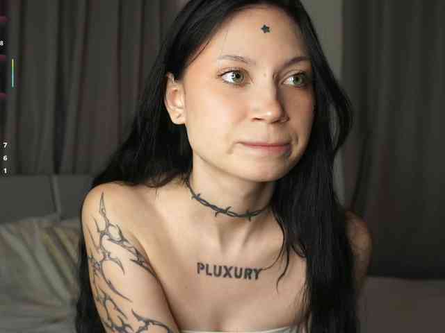 PLUXURY- Live Webcam on BongaCams