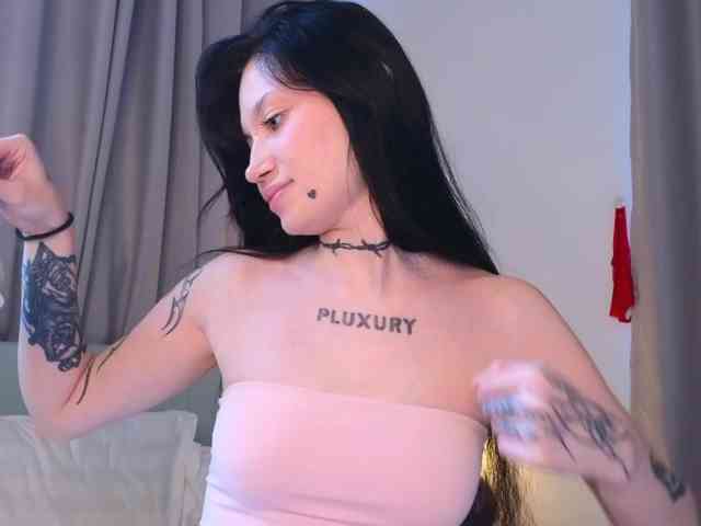 PLUXURY- webcam