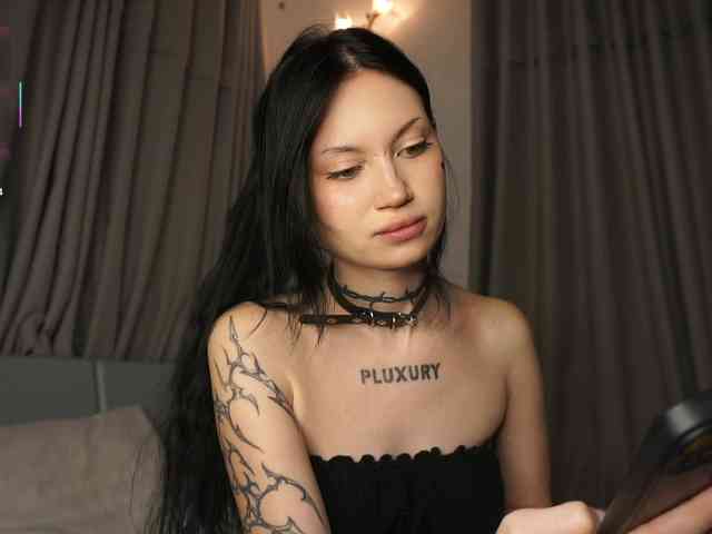 PLUXURY- webcam