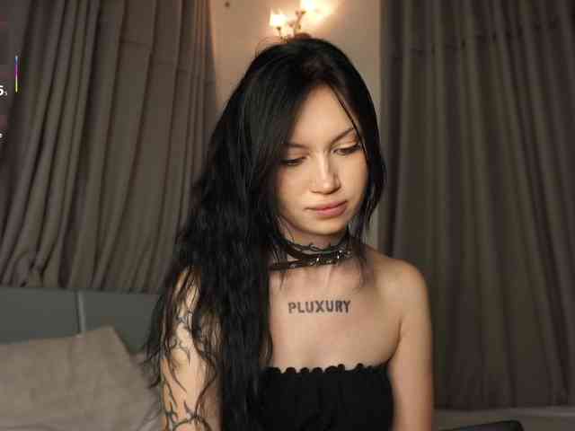 PLUXURY- webcam