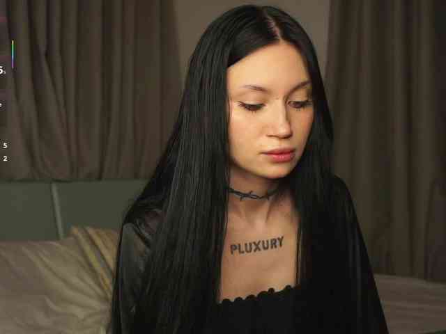 PLUXURY- webcam