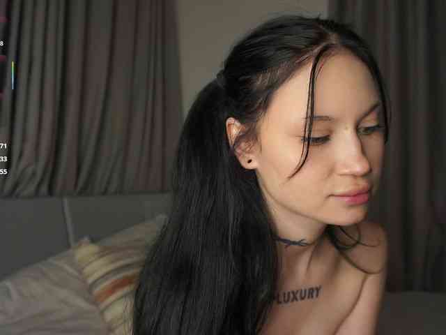 PLUXURY- webcam