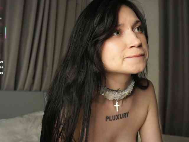 PLUXURY- Live Webcam on BongaCams