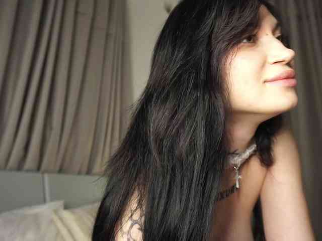PLUXURY- Live Webcam on BongaCams