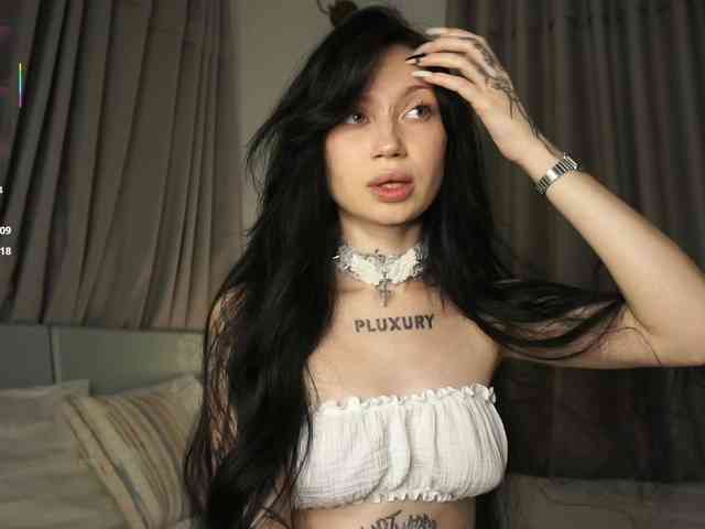PLUXURY- webcam