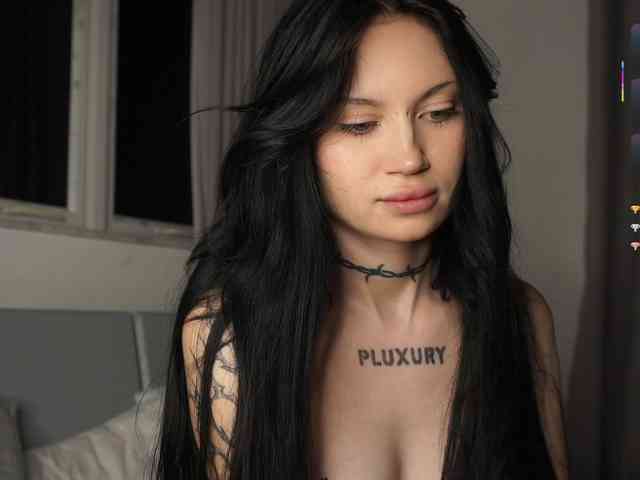 PLUXURY- webcam
