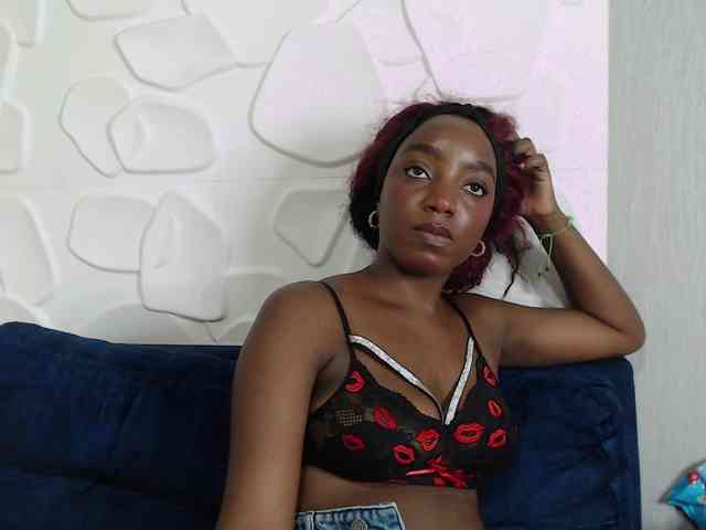 Alanaaharrlett Live Webcam on BongaCams