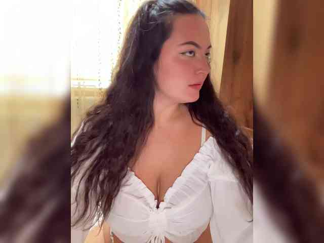 3hotandyoung3 Live Webcam on BongaCams