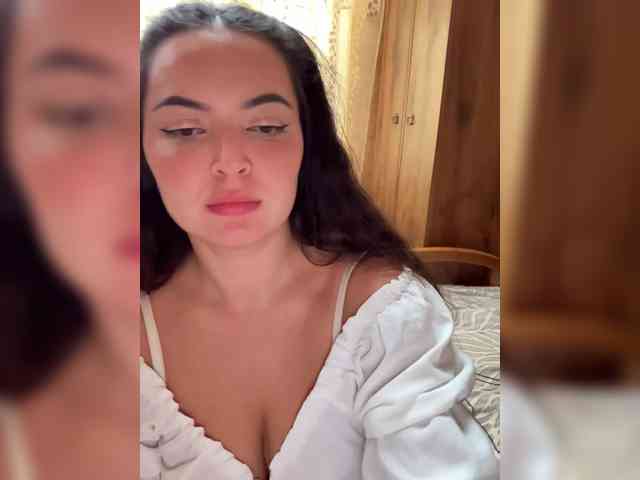 3hotandyoung3 Live Webcam on BongaCams