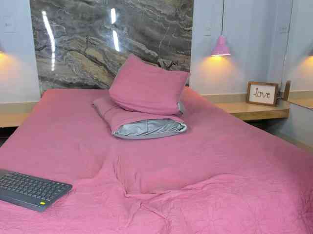 Jonnyandlexyhot webcam