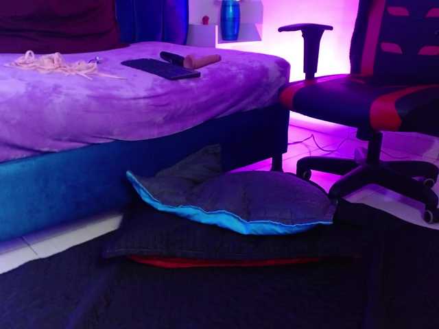 Annie-switt's BongaCams show and profile