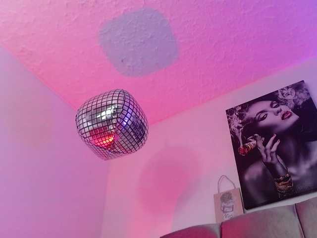 Annie-switt's BongaCams show and profile