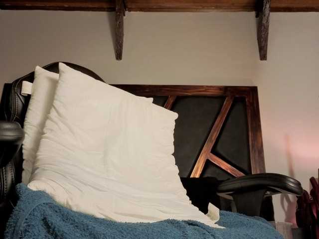 MagiArias's BongaCams show and profile