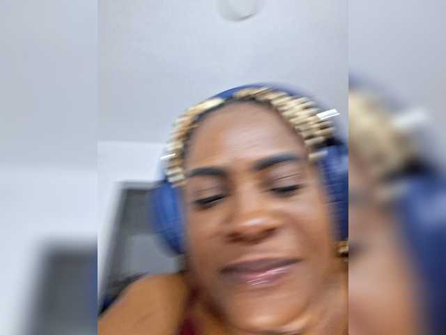 GoddessCarrie's BongaCams show and profile