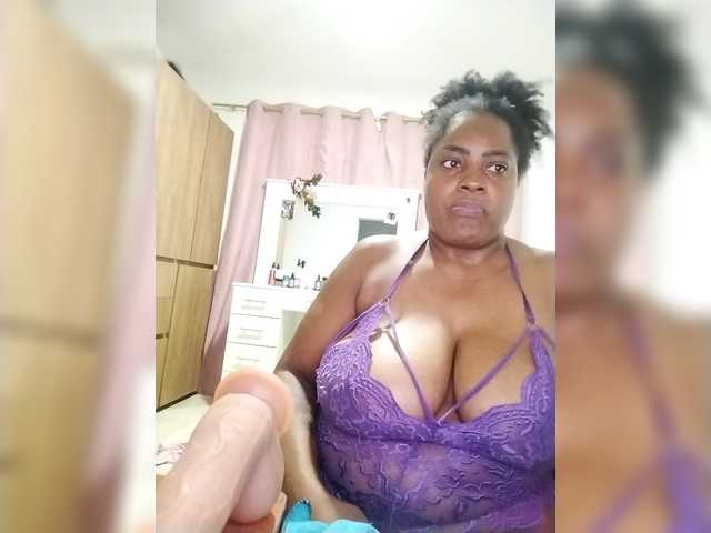 GoddessCarrie's BongaCams show and profile