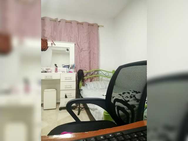 GoddessCarrie's BongaCams show and profile