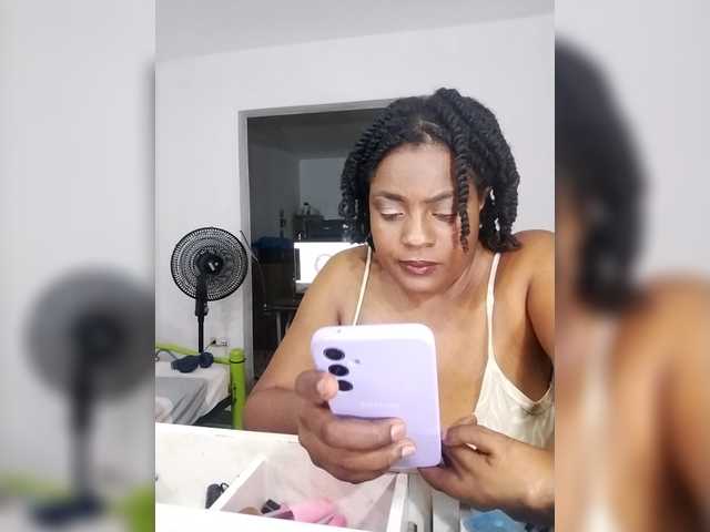 GoddessCarrie's BongaCams show and profile