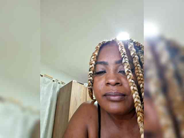 GoddessCarrie webcam