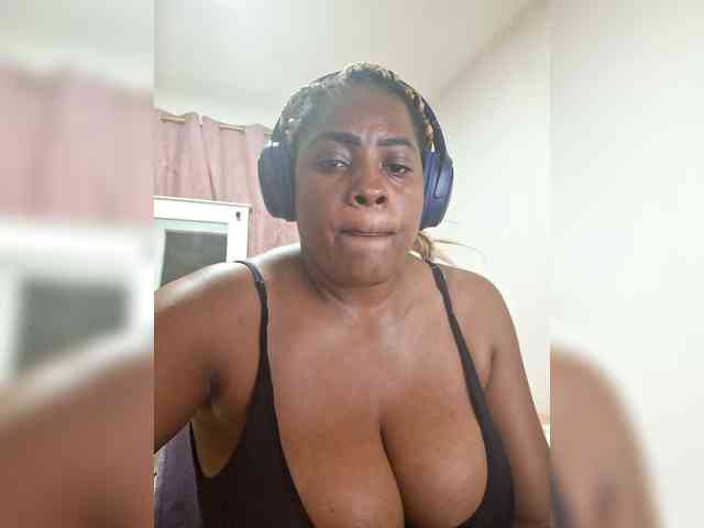 GoddessCarrie webcam