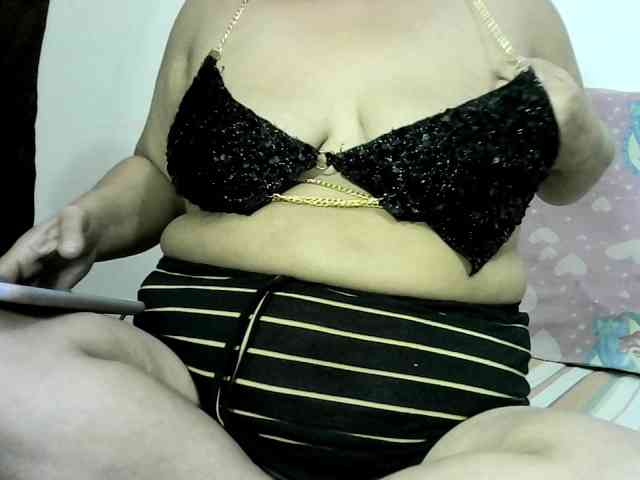Bigmami-squirt webcam