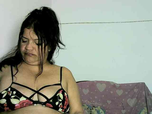 Bigmami-squirt webcam