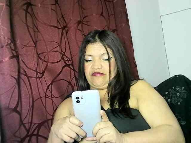 Bigmami-squirt webcam