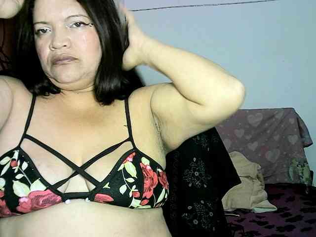 Bigmami-squirt webcam