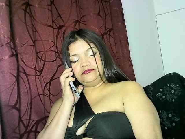 Bigmami-squirt webcam