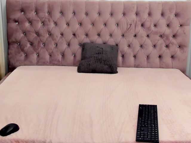  BiaMonroe chat room