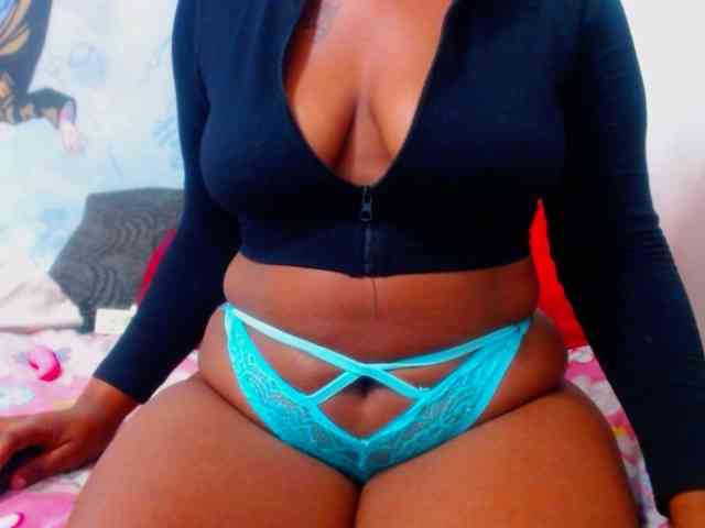 SEXYBOOSTY27 webcam