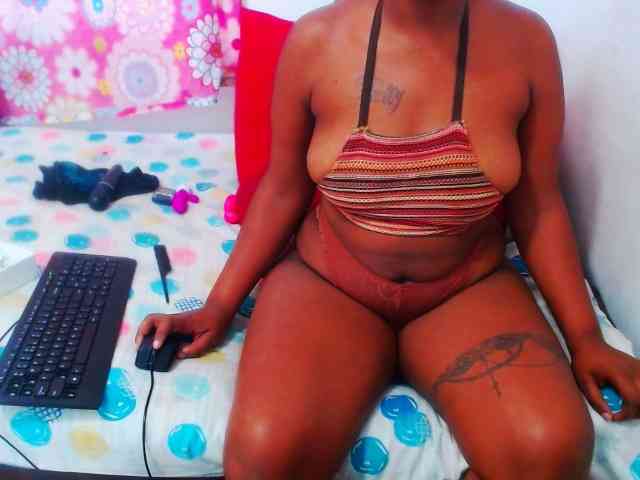 SEXYBOOSTY27 webcam