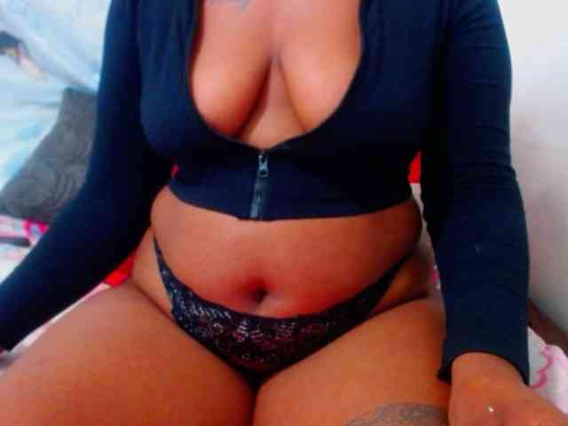 SEXYBOOSTY27 webcam