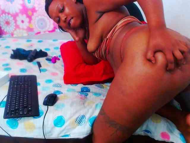 SEXYBOOSTY27 webcam