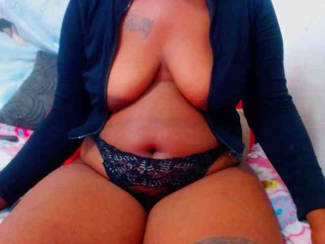 SEXYBOOSTY27 webcam