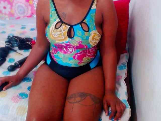 SEXYBOOSTY27 webcam