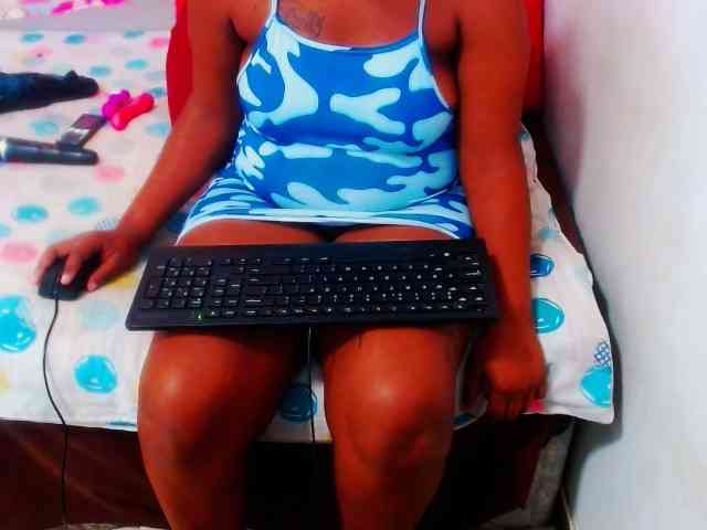 SEXYBOOSTY27 webcam