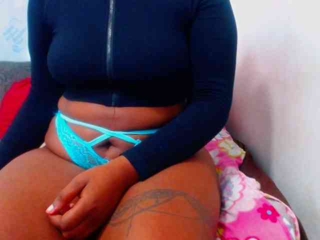 SEXYBOOSTY27 webcam