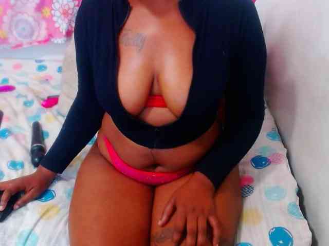 SEXYBOOSTY27 webcam