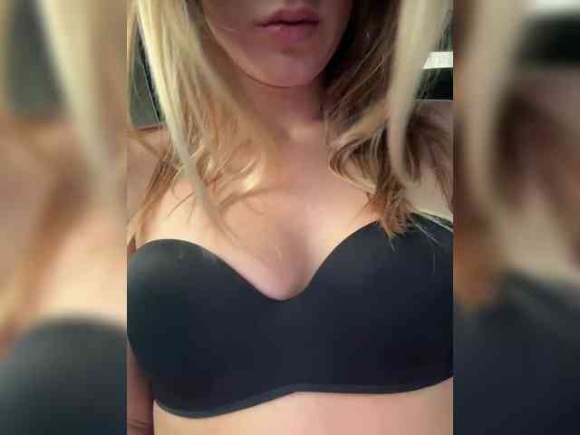 RoxyJet's webcam live show