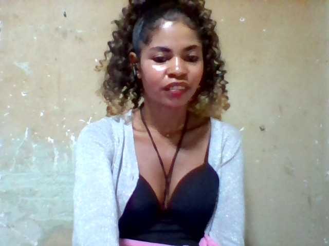 Hanta11, une amatrice française avec qui discuter et avoir du sexe