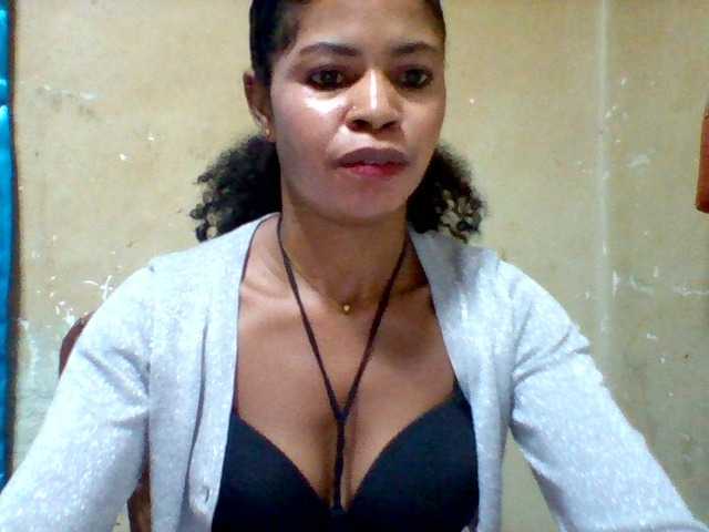 Hanta11, une amatrice française avec qui discuter et avoir du sexe