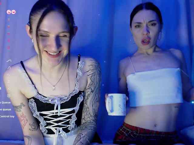 NiaandMolly webcam