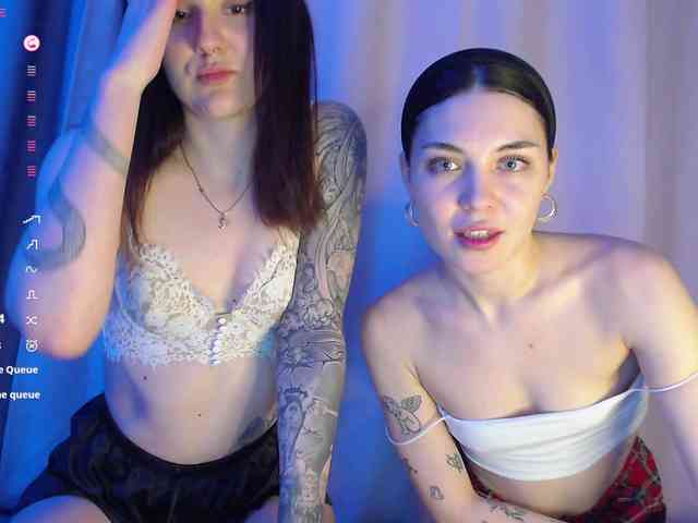 NiaandMolly webcam