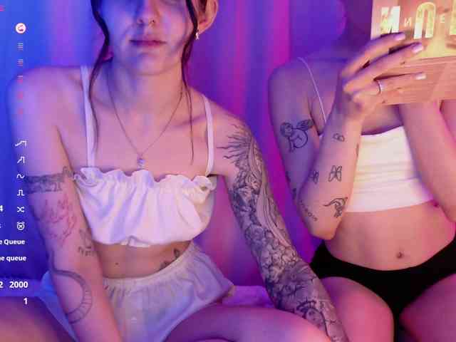 NiaandMolly webcam