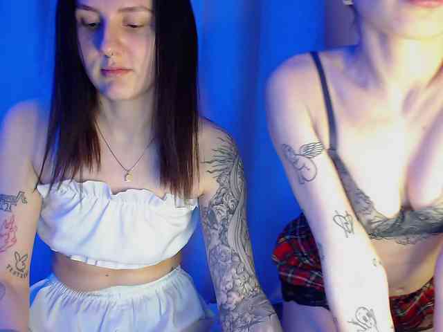 NiaandMolly webcam