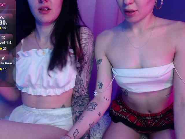 NiaandMolly webcam