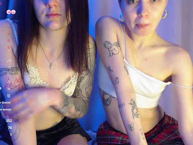 NiaandMolly webcam