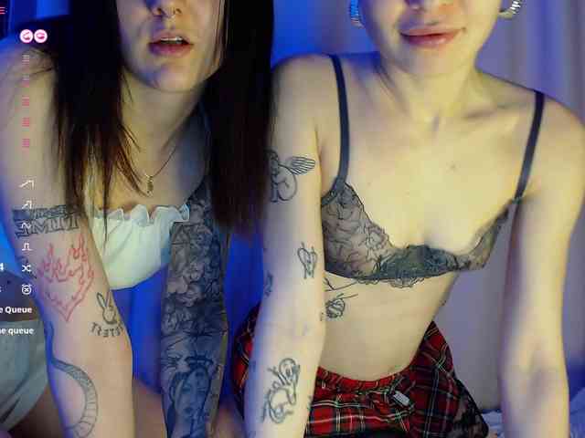 NiaandMolly webcam