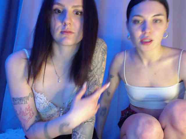 NiaandMolly webcam
